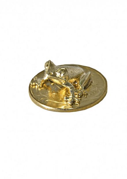 Лягушка золотая на монете 1075